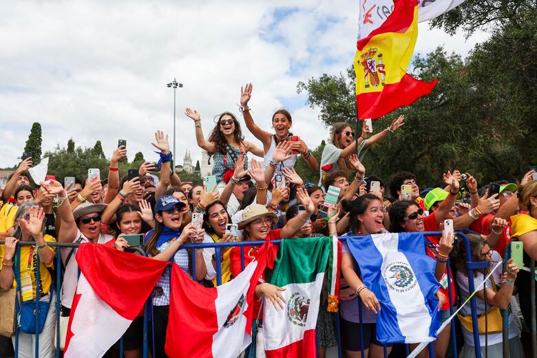 JMJ: jóvenes se vuelcan a las calles para saludar al papa Francisco