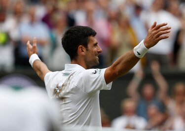 Djokovic no perdona en Wimbledon y se sienta en la mesa con Federer y Nadal