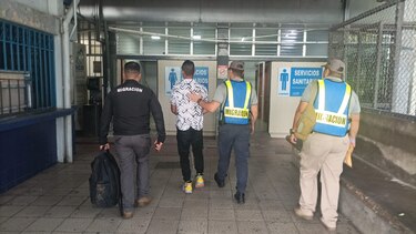 Rescatan a 11 migrantes chinos en Guna Yala; Migración deporta a dos personas
