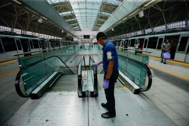 Metro adjudica contrato para labores de aseo y limpieza en la línea 1