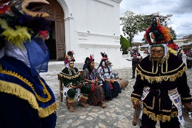 Indígenas de Guatemala danzan el teatral Rabinal Achí, patrimonio de la humanidad