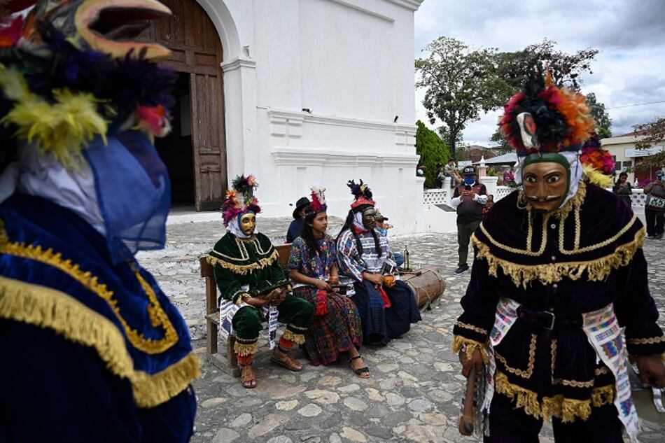 Indígenas de Guatemala danzan el teatral Rabinal Achí, patrimonio de la humanidad
