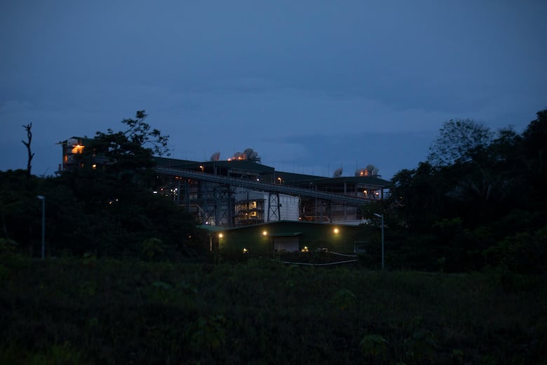 ¿Qué sucede dentro de la mina de Donoso?