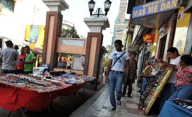 Blandón reconoce desorden en la buhonería