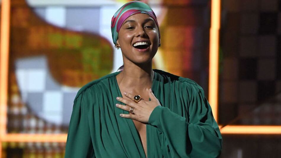 Alicia Keys, sin maquillaje en los premios Grammy