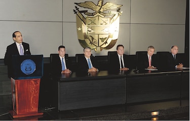 Estado ahorrará $100 millones en acuerdo con Finmeccanica