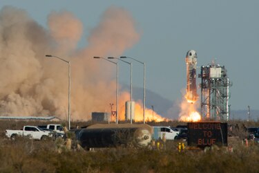 Blue Origin culmina con éxito misión en que viajó la hija del primer estadounidense en el espacio