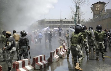 Reportan muertos en choque entre civiles y policías en Kabul