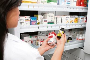 Anuncian canasta básica de medicamentos
