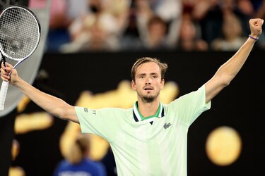 Medvedev derrota a Tsitsipas y será el rival de Nadal en final de Abierto de Australia