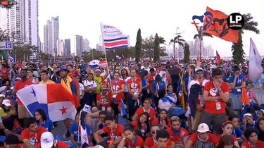 'Cuántas cosas nos pueden diferenciar, pero eso no impidió poder encontrarnos', dice el papa a los jóvenes