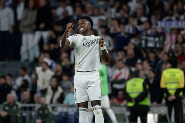 Real Madrid gana derbi madrileño 3-2 detrás de Vinícius
