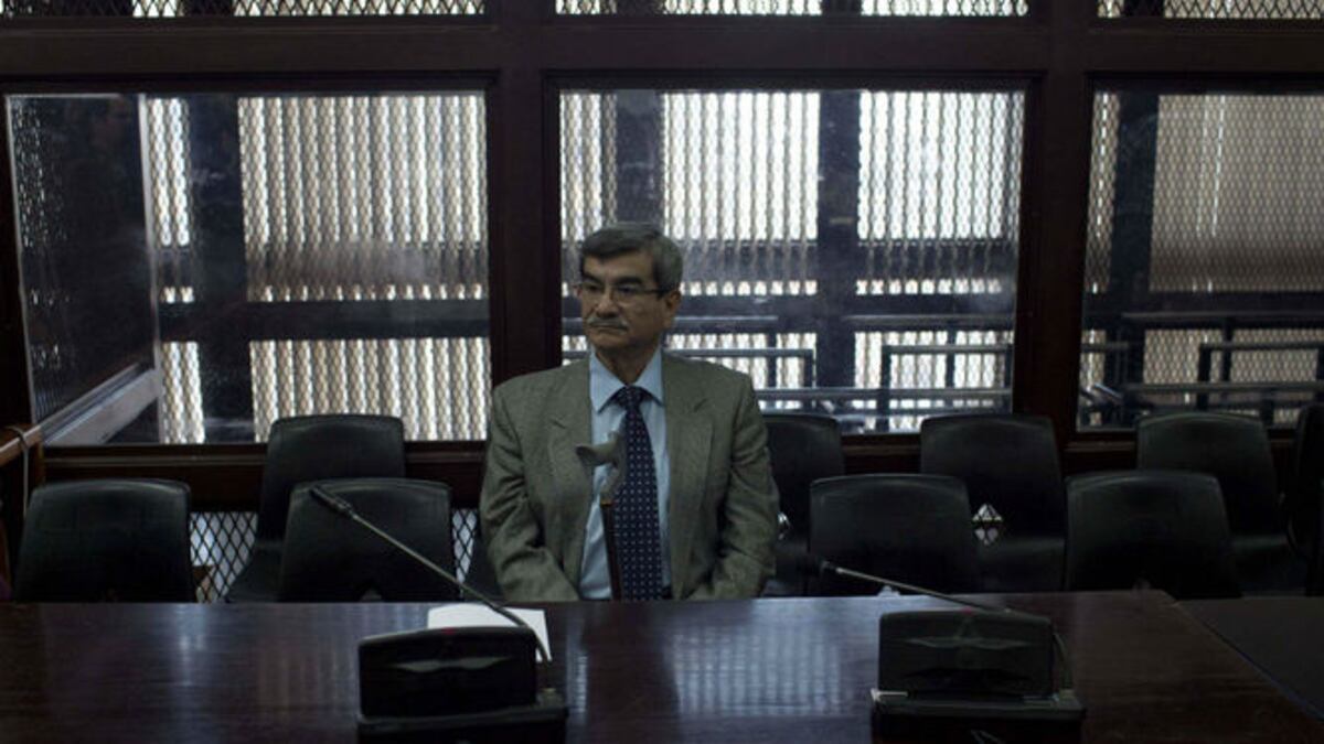 Ríos Montt llega en ambulancia a nuevo juicio