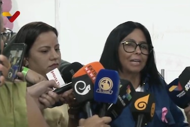 Gobierno venezolano ve un ‘show’ en el retorno de Machado, pese a su apertura a dialogar