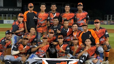 Los Santos parte por delante en la final del béisbol juvenil