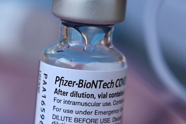 Acusan a laboratorio de errores durante ensayos de vacunas de Pfizer