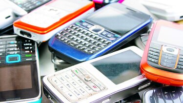 Reciclan celulares para ayudar a la reforestación