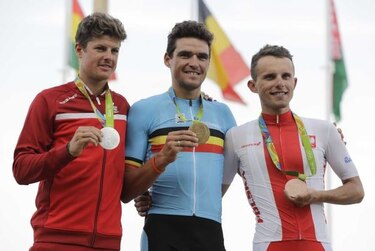 Van Avermaet cierra fuerte para llevarse el oro en ciclismo de ruta