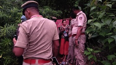 El misterio de la mujer rusa que fue encontrada junto a sus 2 hijas pequeñas en una cueva en India