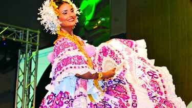 La fiesta de la pollera