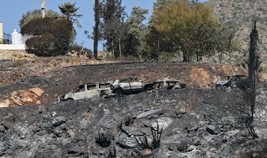 El incendio que mantiene en vilo a España ya deja 12 muertos y más de 6 mil hectáreas quemadas