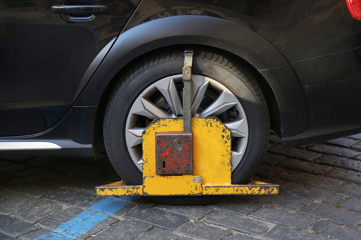 Municipio de Panamá pondrá 'botas' a autos mal estacionados: retiro costará $75