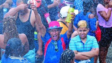 Fiesta, culecos y disfraces