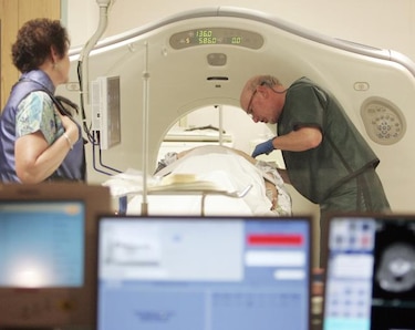 OIEA alerta de los pocos medios de países pobres para luchar contra el cáncer