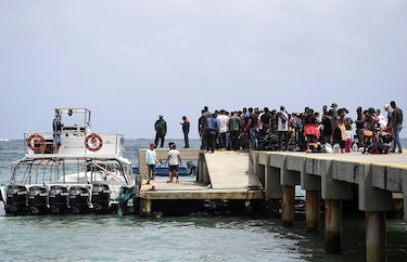 Tras quedar varados en Colombia, 700 migrantes retoman su travesía e ingresan al Tapón del Darién