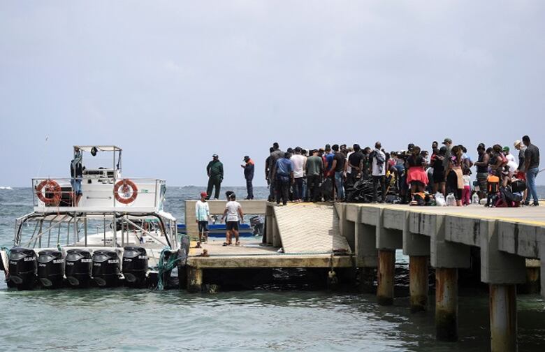 Tras quedar varados en Colombia, 700 migrantes retoman su travesía e ingresan al Tapón del Darién