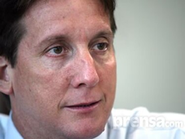 Farmacia y Drogas analiza frascos de jarabe de la CSS