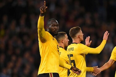 Bélgica doblega a Islandia con gol de Hazard y doblete de Lukaku