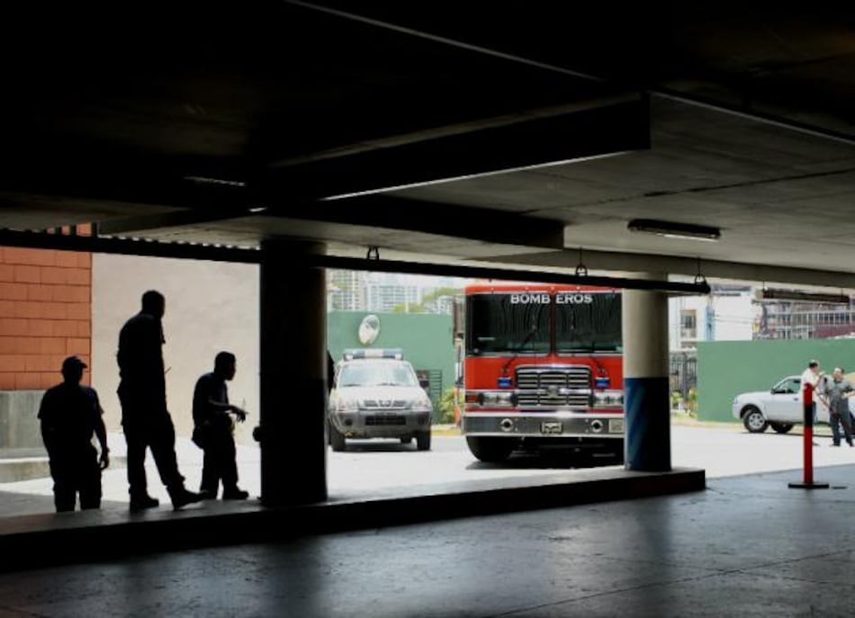 Evacuan el centro comercial Multiplaza por desperfecto eléctrico