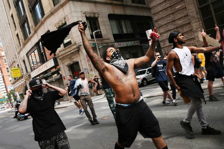 Gran manifestación antiracista en Boston un semana después de Charlottesville