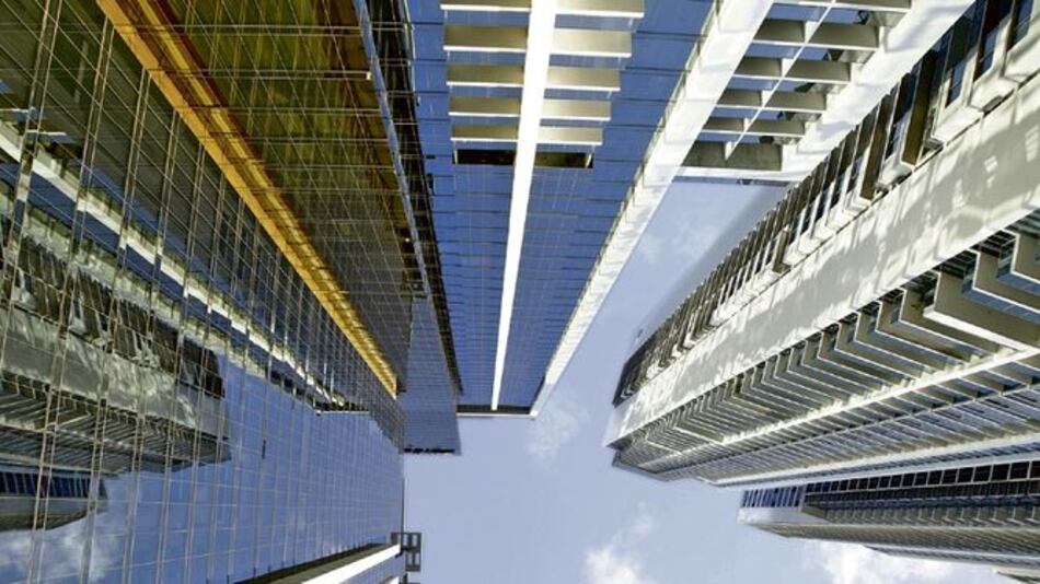 Prevén fusiones de bancos