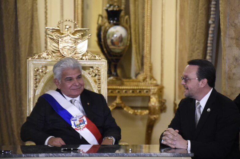 Gabinete de Mulino es juramentado en el Palacio de las Garzas