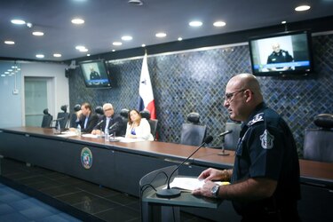 La Policía no quiere agentes tatuados y se opone a modificar su reglamento