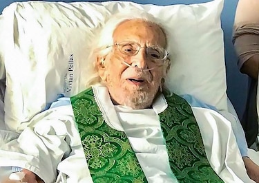 Papa levanta la suspensión canónica sobre sacerdote Ernesto Cardenal