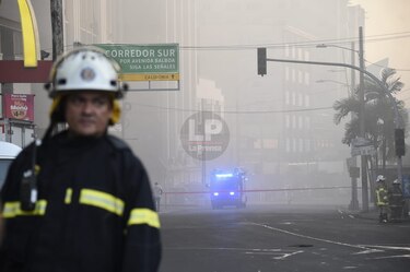 Se incendia una bodega de textiles y alfombras en Calidonia