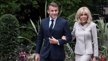 Emmanuel Macron presentará ‘pruebas científicas’ ante un tribunal de Estados Unidos para demostrar que su esposa, Brigitte, es mujer