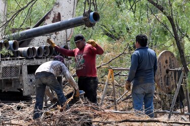 Aumento de niveles de agua en mina de México complica el rescate de 10 mineros