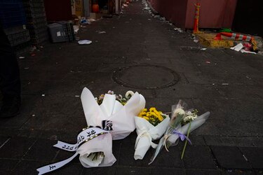 Corea del Sur declara luto e investiga avalancha humana que dejó 154 muertos