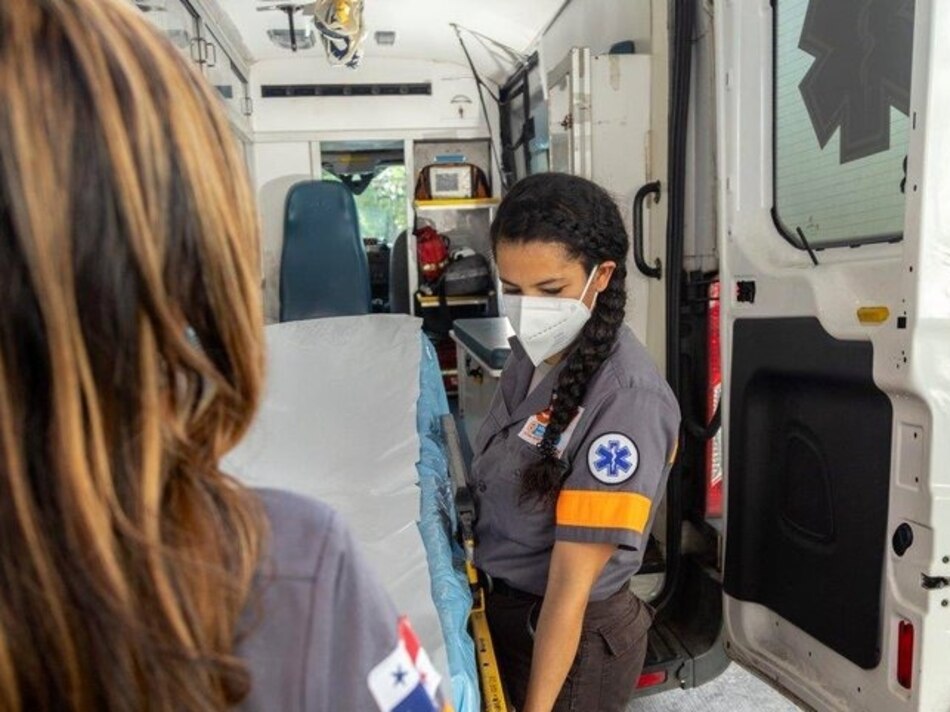 Un herido deja la colisión de dos vehículos dentro de un estacionamiento en Punta Paitilla