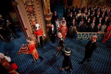 El príncipe Carlos reemplaza por primera vez a Isabel II en el simbólico ‘discurso del trono’
