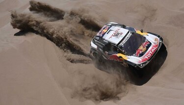 Loeb abandona carrera tras encallar dos veces