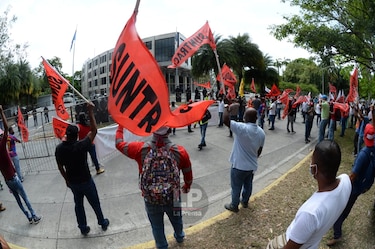 Diálogo por la CSS reinicia con tropiezos; obreros regresan con las jornadas de protestas
