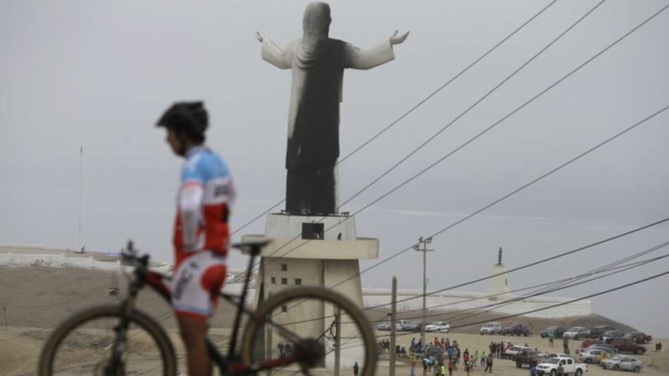 Se quemó la estatua gigantesca de Cristo que Odebrecht donó a Perú