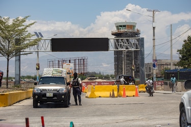 Se reanudan los vuelos comerciales en el aeropuerto de Puerto Príncipe