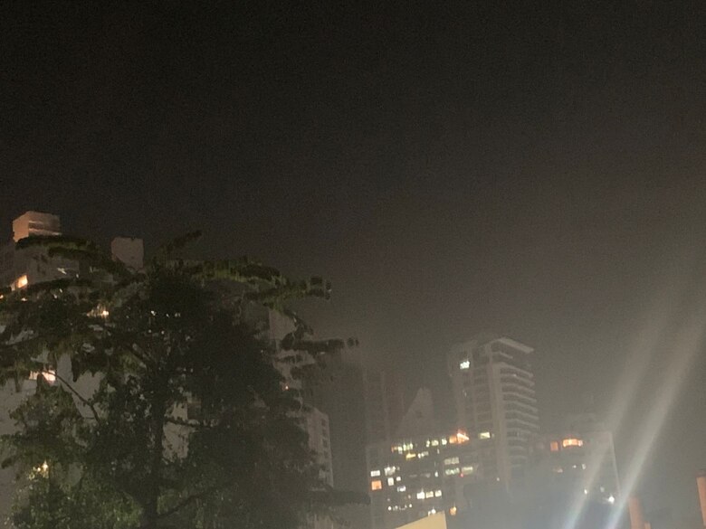 La ciudad amanece cubierta de humo tóxico por incendio en cerro Patacón