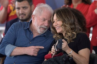 Lula se casa en Brasil a cinco meses de las elecciones